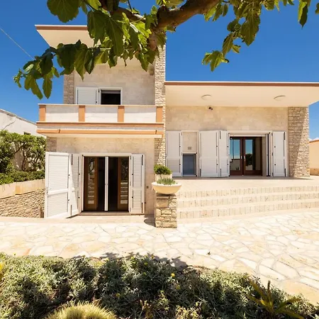 Gaia Villa *